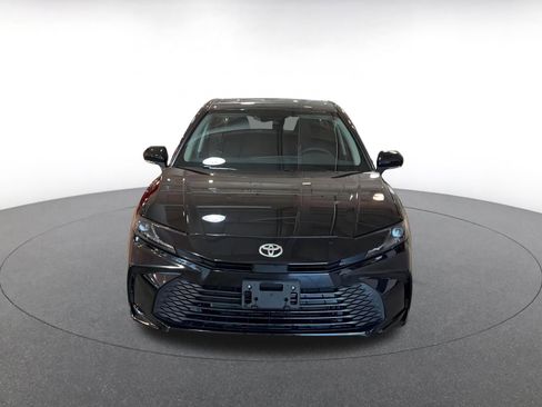 Used 2025 Toyota Camry LE image 4