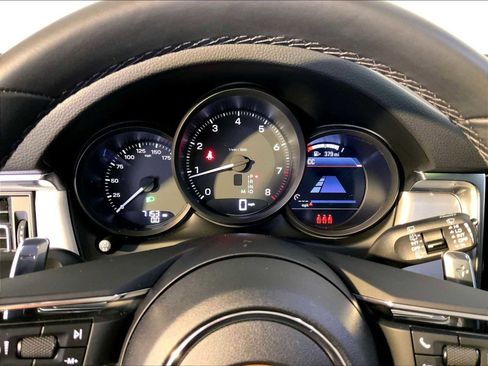 Certified 2025 Porsche Macan image 29