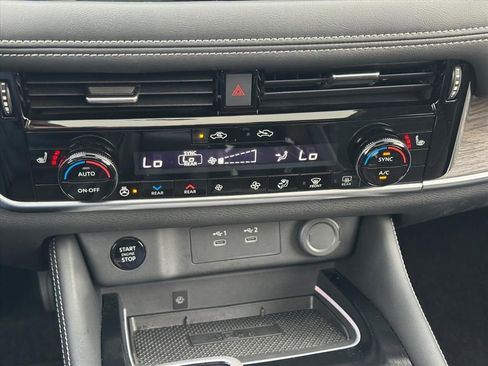 Certified 2025 Nissan Rogue Platinum w/ Platinum Premium Package FWD image 21