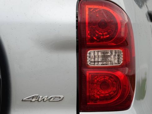 Used 2005 Toyota RAV4 4WD image 7
