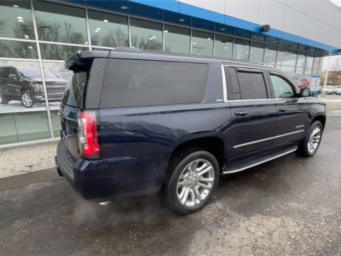 Used 2020 GMC Yukon XL SLT w/ Premium Edition image 8