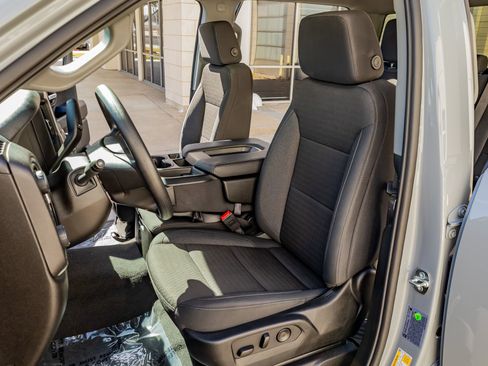 Used 2025 Chevrolet Silverado 2500 Custom w/ Custom Value Package image 30