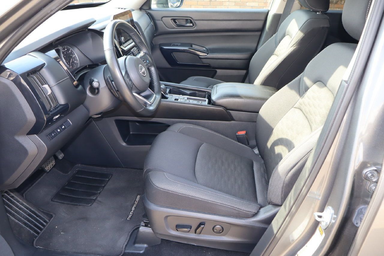 Used 2025 Nissan Pathfinder SV FWD image 16