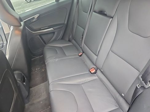 Used 2018 Volvo V60 T5 Cross Country w/ Convenience Package image 14