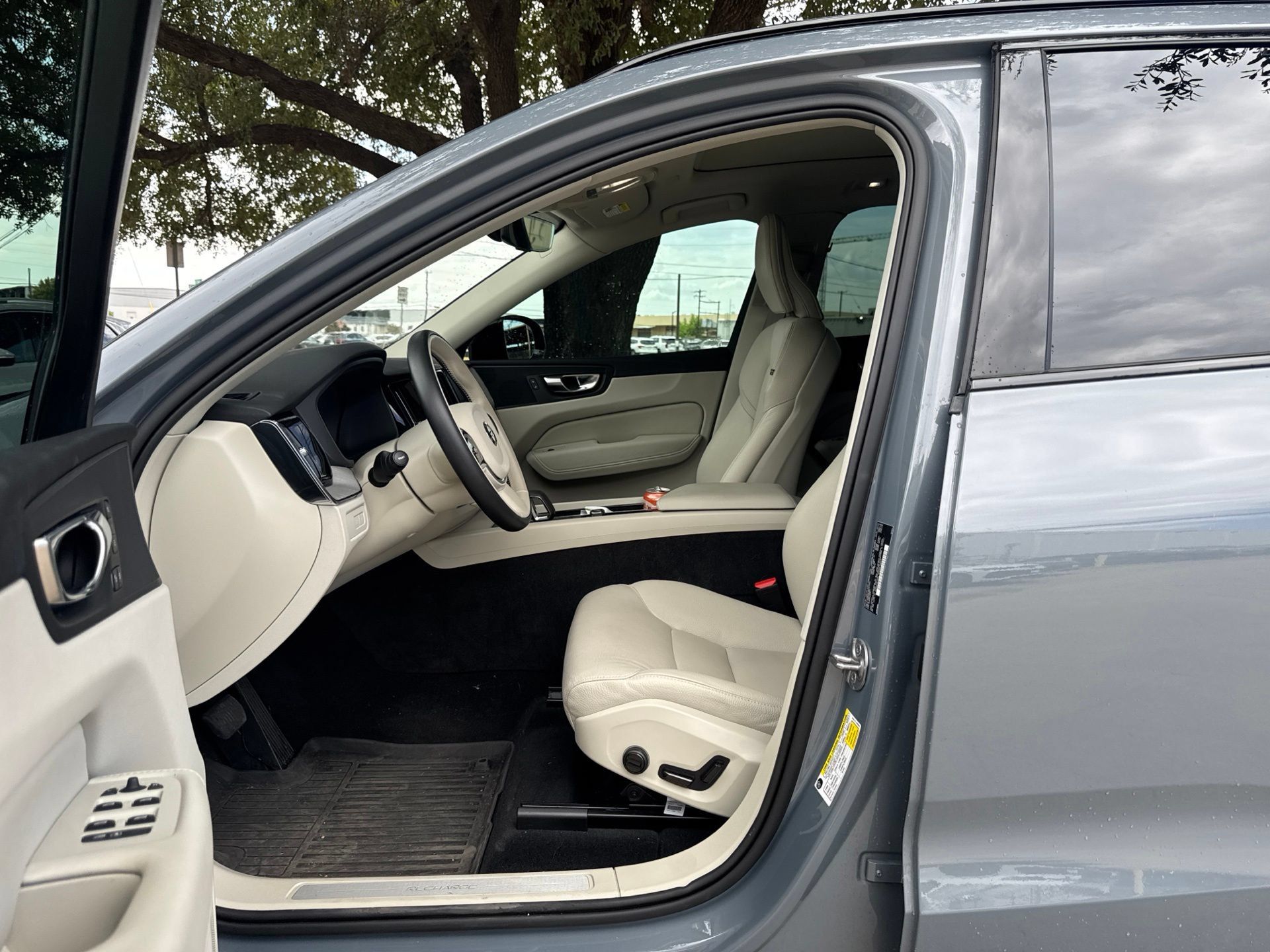 Used 2024 Volvo XC60 T8 Plus w/ Protection Package Premier AWD/4WD image 11