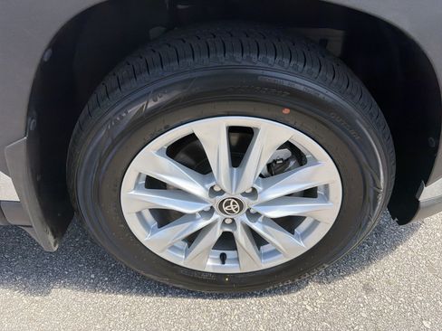 Certified 2022 Toyota Corolla Cross LE AWD/4WD image 23