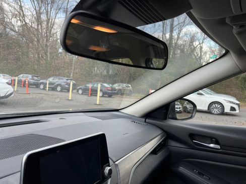 Used 2025 Nissan Altima 2.5 SV image 35