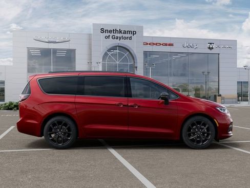New 2026 Chrysler Pacifica Limited w/ S Appearance Package image 21