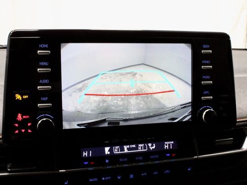 Used 2022 Toyota Sienna XSE image 3