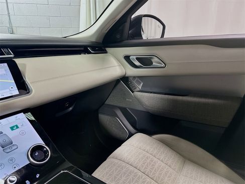 Used 2019 Land Rover Range Rover Velar R-Dynamic SE image 26