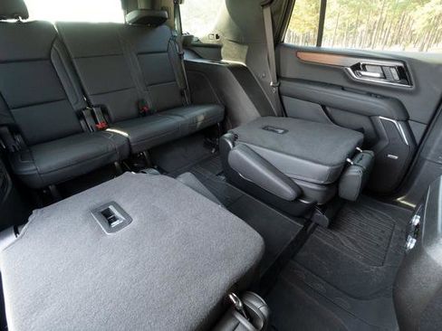 Used 2025 GMC Yukon Denali w/ LPO, Floor Liner Package image 31