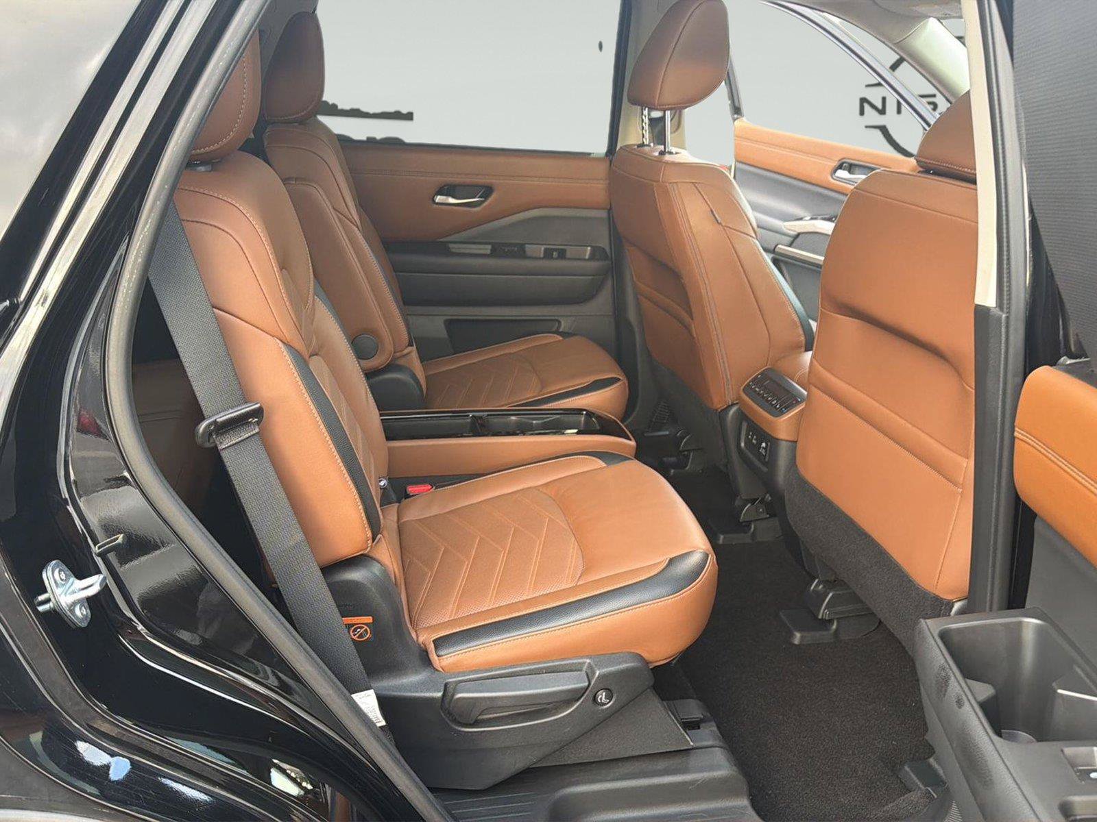 Used 2024 Nissan Pathfinder Platinum AWD/4WD image 32
