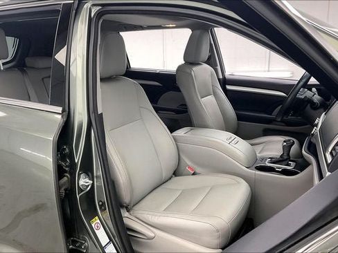Used 2015 Toyota Highlander XLE AWD/4WD image 7