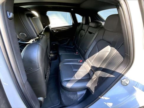 Certified 2023 Porsche Macan AWD/4WD image 22