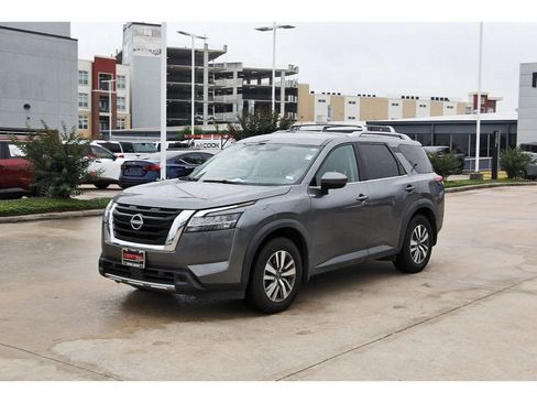 Used 2023 Nissan Pathfinder SL FWD image 2