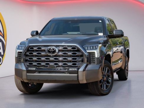 Used 2025 Toyota Tundra Platinum AWD/4WD image 1