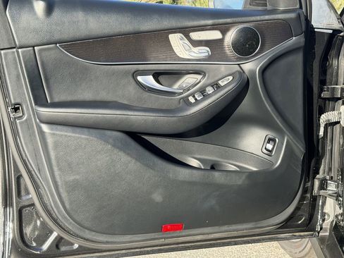 Used 2022 Mercedes-Benz GLC 300 4MATIC image 17