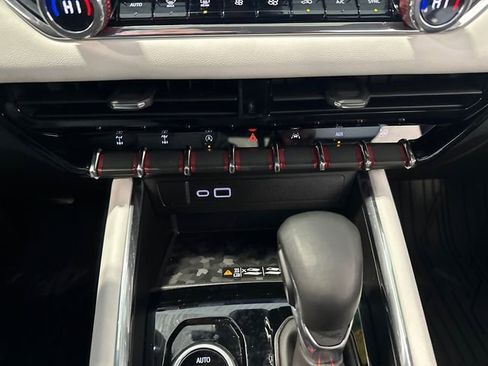 Used 2024 GMC Canyon AT4X image 28