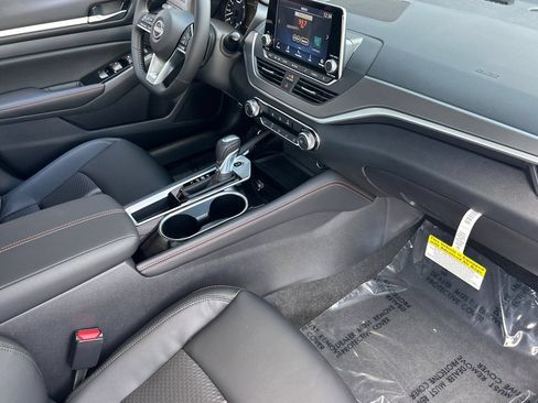 Certified 2025 Nissan Altima 2.5 SR FWD image 18