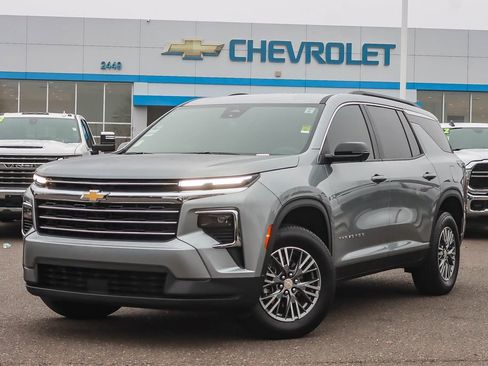 Used 2026 Chevrolet Traverse LT w/ Driver Confidence Package image 1