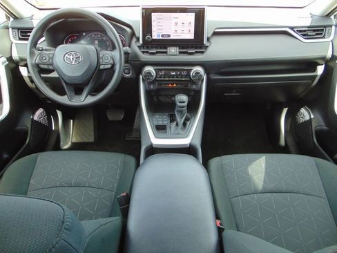 Used 2025 Toyota RAV4 XLE image 22