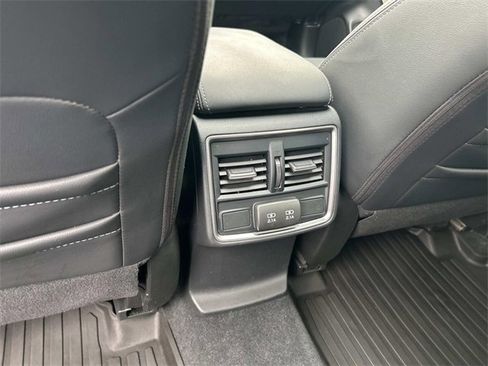 Used 2022 Subaru Forester Limited image 18