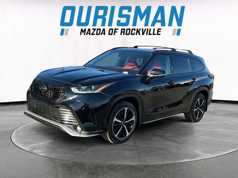 Used 2022 Toyota Highlander XSE image 2