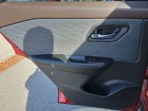 Used 2023 Nissan Rogue SV image 28