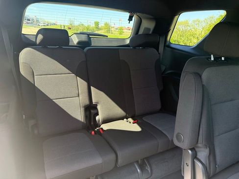 Used 2023 Chevrolet Traverse LT image 18