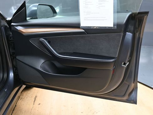 Used 2023 Tesla Model 3 Standard Range image 40