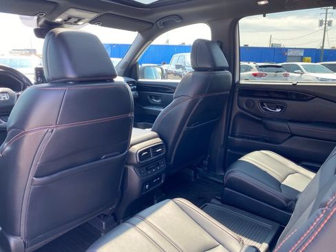 Used 2023 Honda Pilot TrailSport image 18