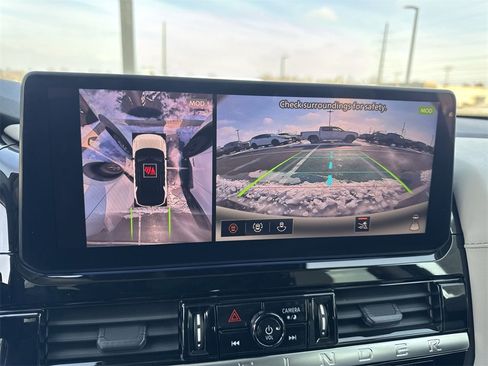 New 2026 Nissan Pathfinder SL image 9