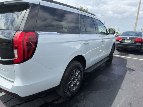 Used 2025 Ford Expedition Active image 3