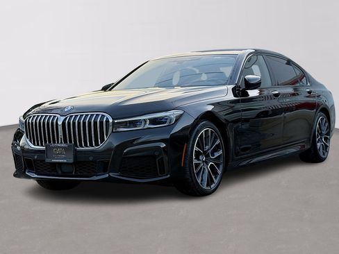 Used 2020 BMW 750i xDrive w/ Executive Package image 3