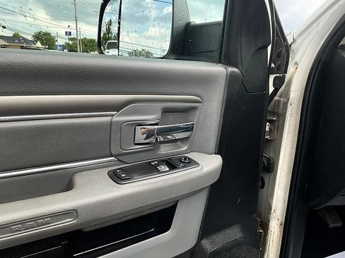 Used 2018 RAM 2500 Tradesman w/ Chrome Appearance Group AWD/4WD image 12