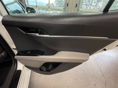 Used 2019 Toyota Camry LE FWD image 15