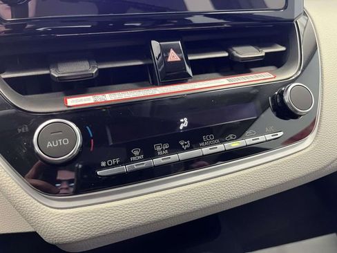 Used 2025 Toyota Corolla LE w/ Convenience Package image 23