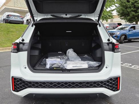 New 2026 Volkswagen Tiguan SEL R-Line AWD/4WD image 5