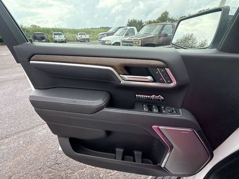 Certified 2025 Chevrolet Silverado 1500 High Country w/ Technology Package AWD/4WD image 29