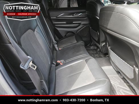 Used 2023 Jeep Grand Cherokee Altitude AWD/4WD image 33