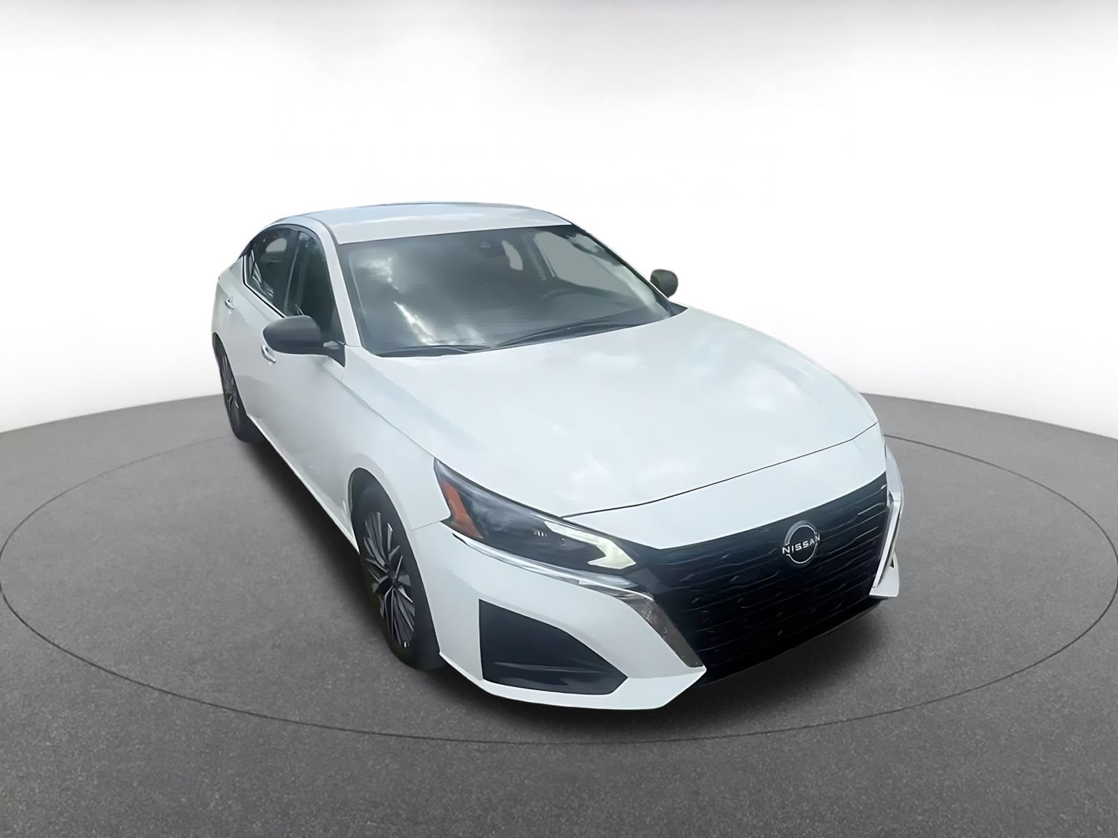 Used 2025 Nissan Altima 2.5 SV FWD image 3