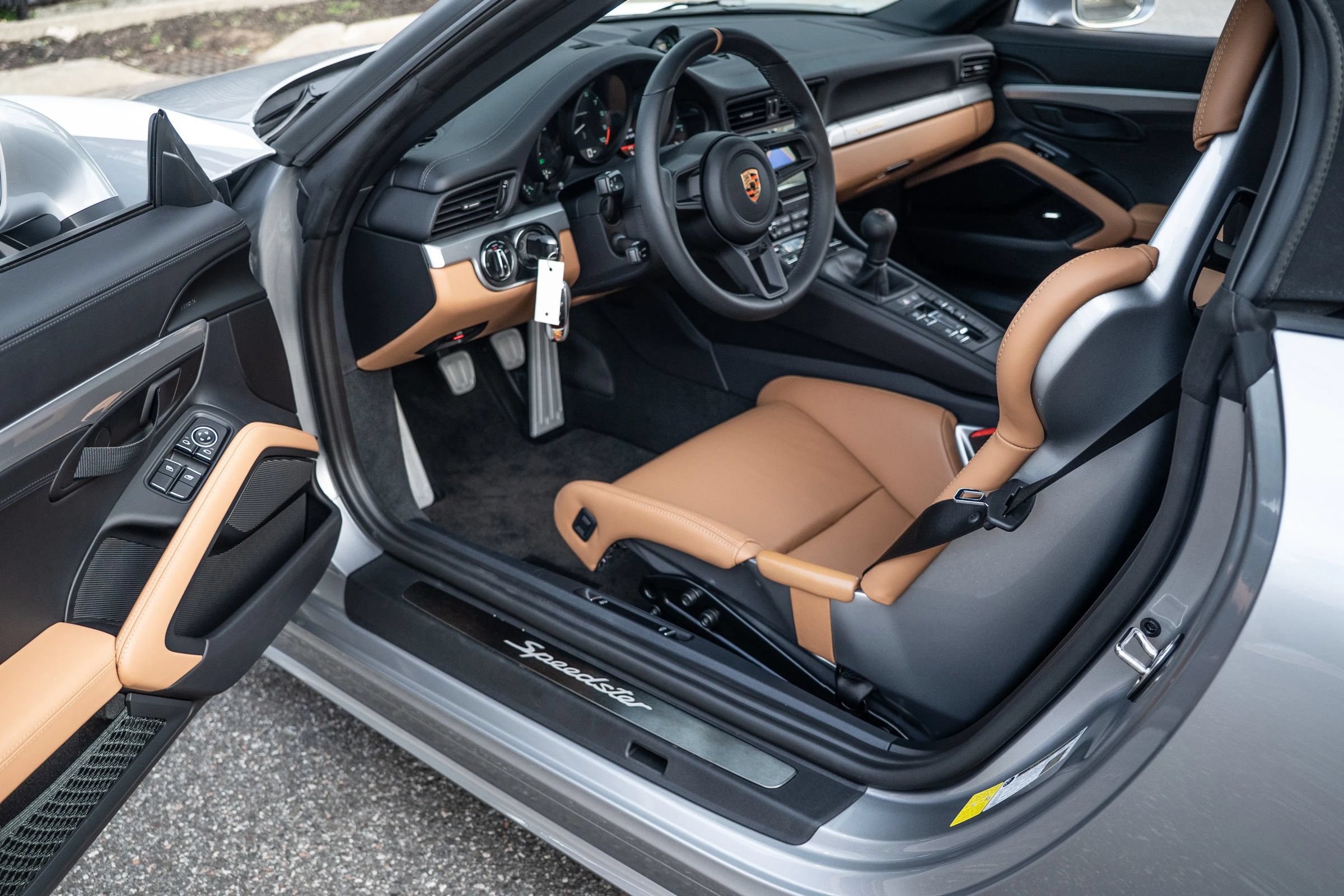 Used 2019 Porsche 911 Speedster RWD image 40