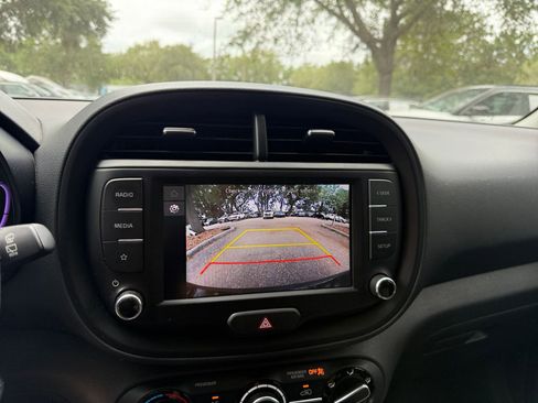 Used 2025 Kia Soul LX w/ LX Technology Package FWD image 22