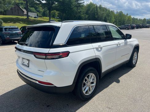 Used 2023 Jeep Grand Cherokee Laredo w/ Luxury Tech Group I AWD/4WD image 5