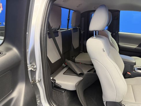 Used 2019 Toyota Tacoma SR5 AWD/4WD image 24