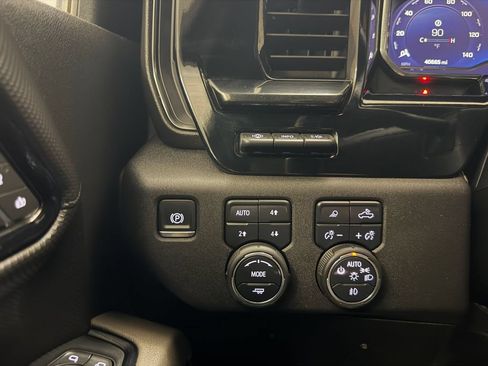 Used 2025 Chevrolet Silverado 2500 ZR2 w/ Technology Package AWD/4WD image 33
