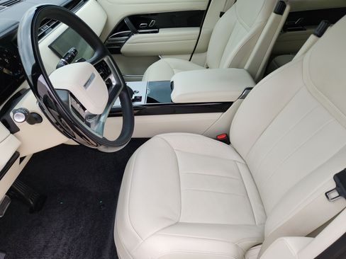 Used 2025 Land Rover Range Rover SE AWD/4WD image 8