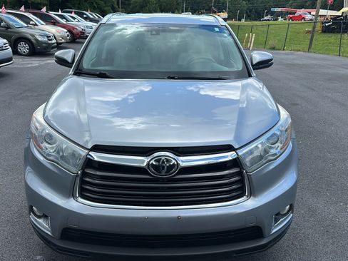Used 2016 Toyota Highlander Limited w/ Driver Technology Package FWD image 8