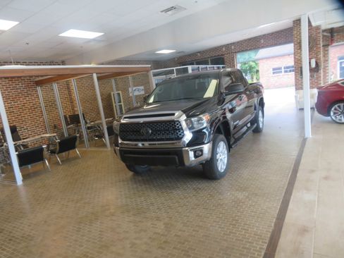 Used 2019 Toyota Tundra SR5 AWD/4WD image 1