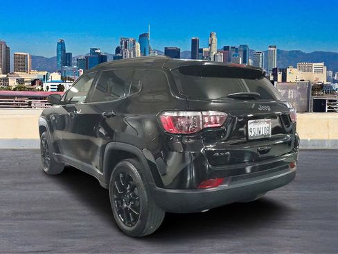 Used 2025 Jeep Compass Latitude w/ Altitude Special Edition image 5